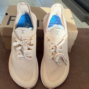 FLEX Women's (9.5) Men (8)Beige Sneakers New in Box
